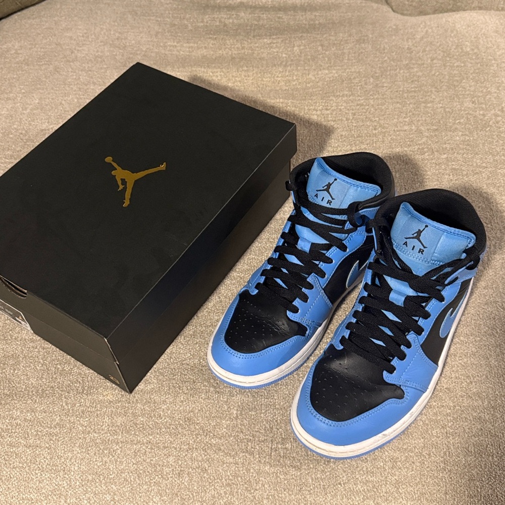 Air Jordan 1 Mids